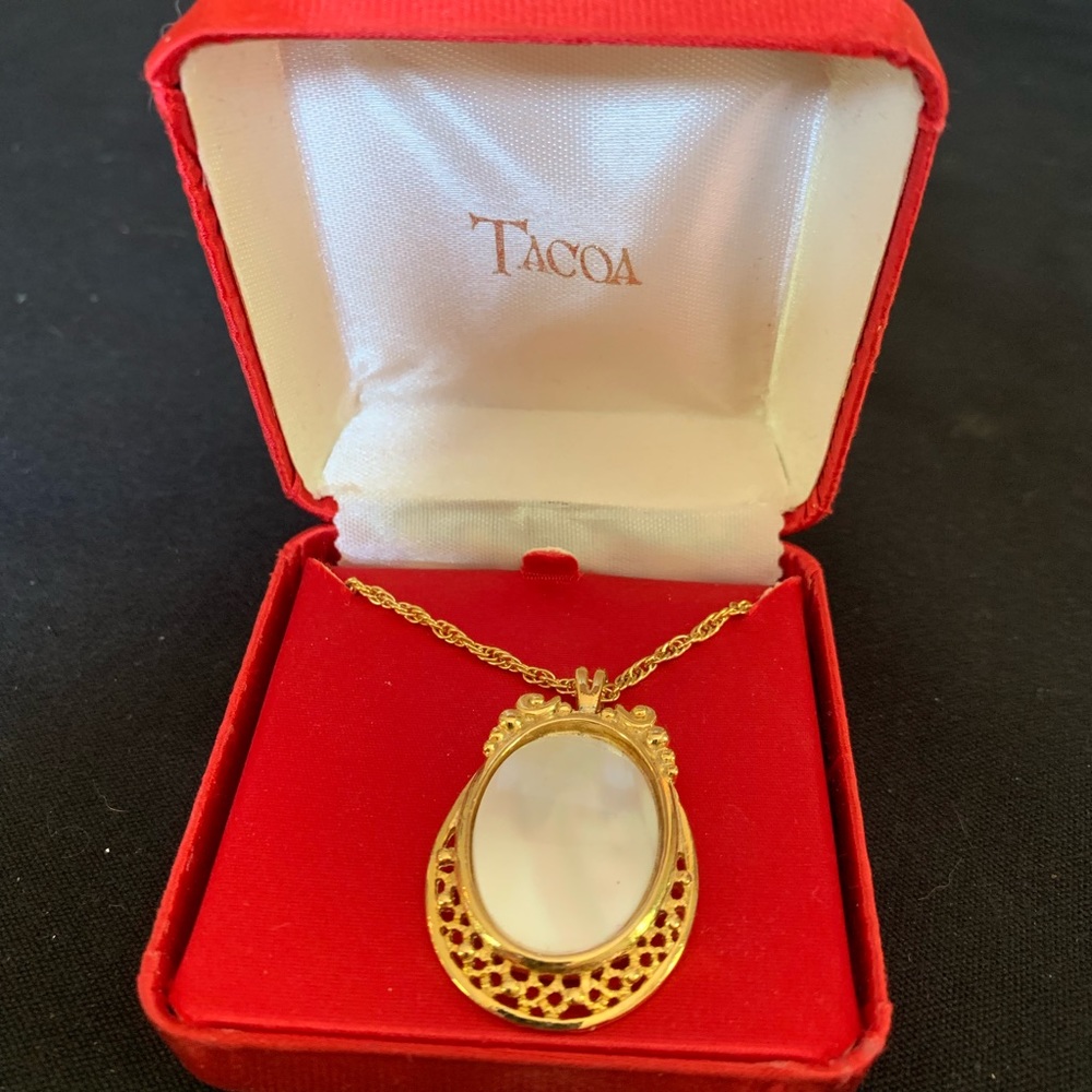 Pearl Pendant Necklace